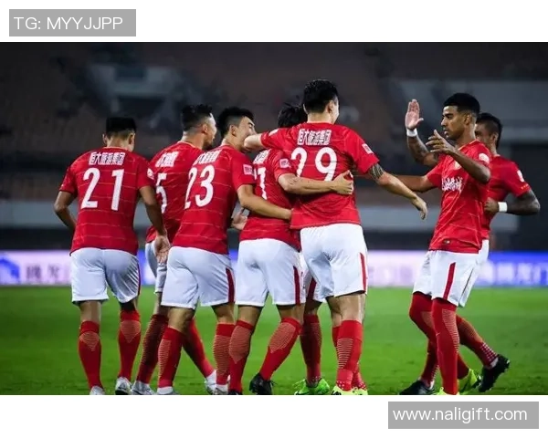 上海足球明星最新阵容照片揭晓引发球迷热议与期待 上海足球明星最新阵容照片揭晓引发球迷热议与期待