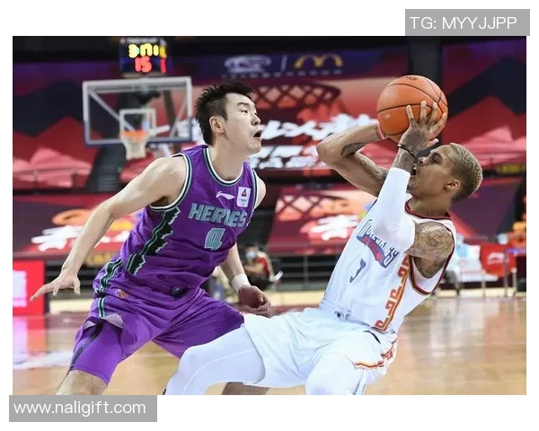 赛后分析南京篮球队与武汉篮球队的战术灵活性与应变能力探讨 赛后分析南京篮球队与武汉篮球队的战术灵活性与应变能力探讨