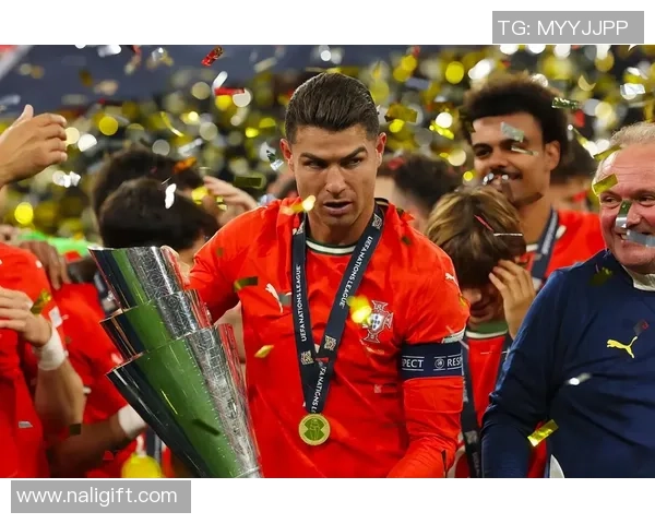 足球明星C罗罗茜的辉煌历程与传奇故事揭秘 足球明星C罗罗茜的辉煌历程与传奇故事揭秘